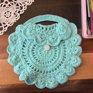 Crochet Scalloped Handbag in aqua